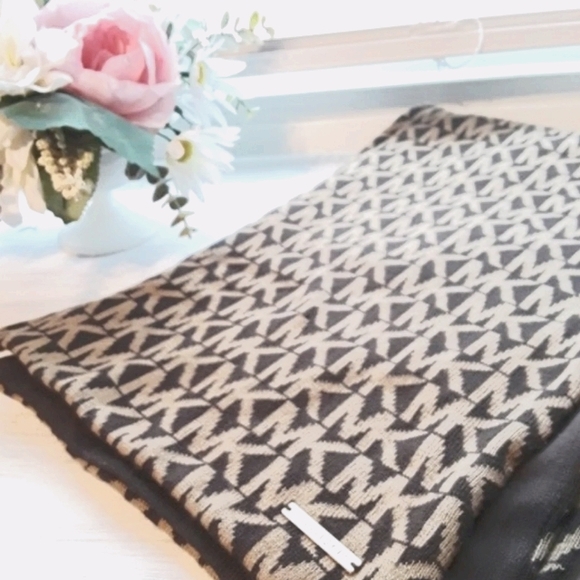 Michael Kors Scarf and Beanie - Picture 2 of 4